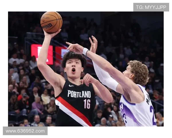 犯规失误较多杨瀚森半场起伏大 犯规失误较多杨瀚森半场起伏大